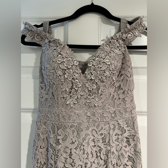 Elegant Lace Off-Shoulder Dress - Picture 1 of 2